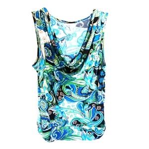 Attractive paisley print forgiving flowy cut